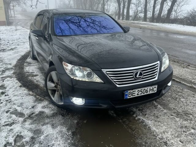 Черный Лексус ЛС, объемом двигателя 4.6 л и пробегом 3 тыс. км за 12000 $, фото 2 на Automoto.ua