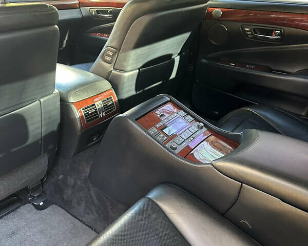 Чорний Лексус ЛС, об'ємом двигуна 4.61 л та пробігом 182 тис. км за 13500 $, фото 11 на Automoto.ua