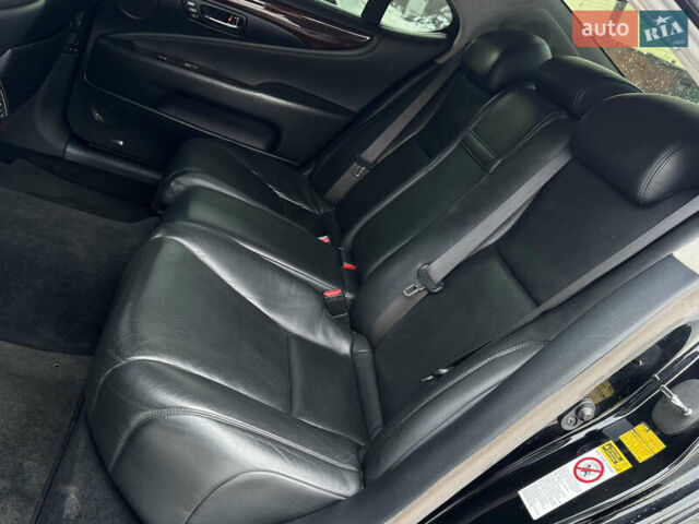 Черный Лексус ЛС, объемом двигателя 4.6 л и пробегом 175 тыс. км за 9900 $, фото 62 на Automoto.ua