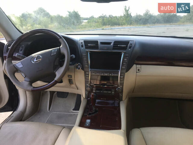 Чорний Лексус ЛС, об'ємом двигуна 4.61 л та пробігом 176 тис. км за 12900 $, фото 11 на Automoto.ua