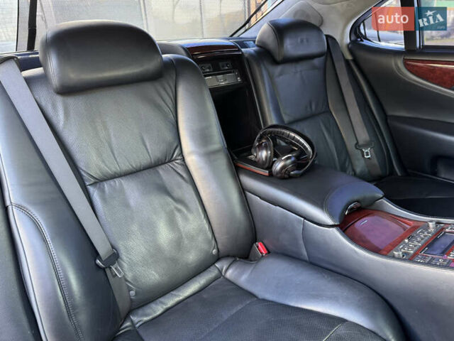 Черный Лексус ЛС, объемом двигателя 4.6 л и пробегом 251 тыс. км за 12500 $, фото 40 на Automoto.ua
