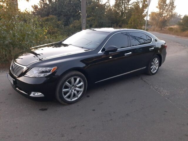 Черный Лексус ЛС, объемом двигателя 5 л и пробегом 229 тыс. км за 10500 $, фото 16 на Automoto.ua