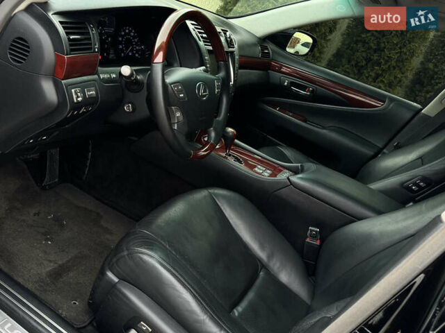 Черный Лексус ЛС, объемом двигателя 4.6 л и пробегом 175 тыс. км за 9900 $, фото 26 на Automoto.ua