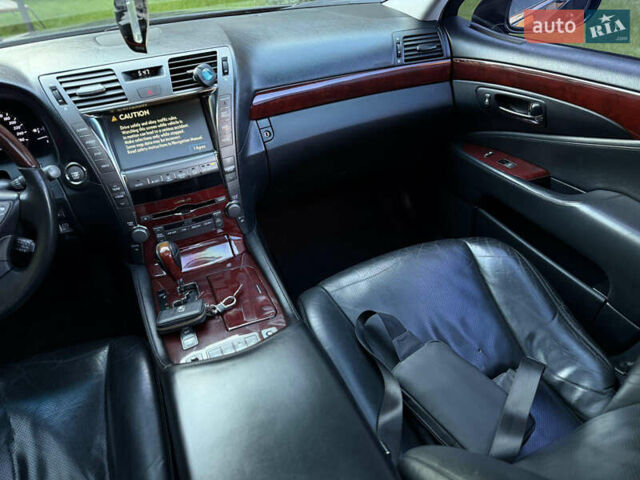 Черный Лексус ЛС, объемом двигателя 4.61 л и пробегом 300 тыс. км за 9900 $, фото 23 на Automoto.ua