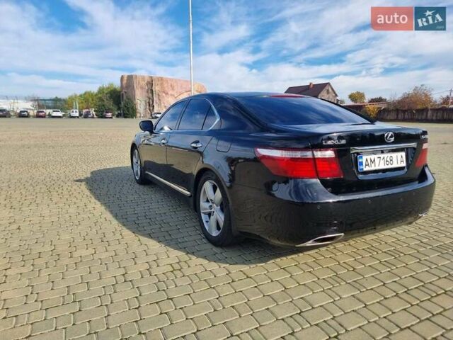 Черный Лексус ЛС, объемом двигателя 4.6 л и пробегом 246 тыс. км за 12500 $, фото 4 на Automoto.ua