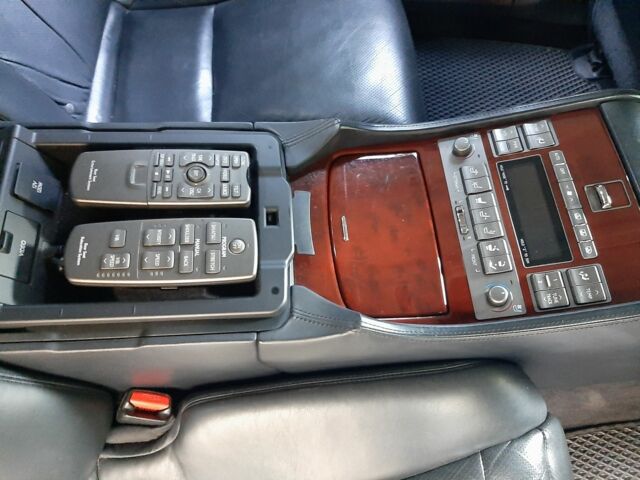 Черный Лексус ЛС, объемом двигателя 5 л и пробегом 229 тыс. км за 10500 $, фото 9 на Automoto.ua