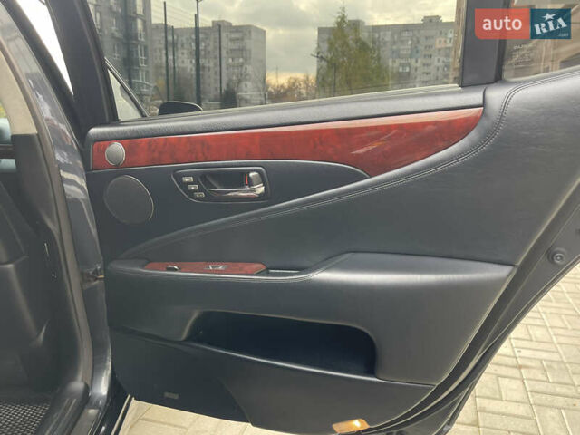 Черный Лексус ЛС, объемом двигателя 4.61 л и пробегом 355 тыс. км за 9400 $, фото 15 на Automoto.ua
