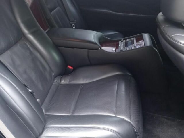 Черный Лексус ЛС, объемом двигателя 4.6 л и пробегом 142 тыс. км за 16000 $, фото 14 на Automoto.ua