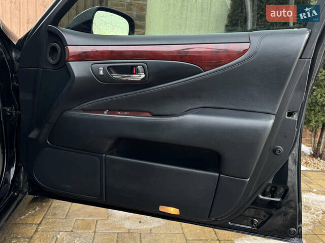 Черный Лексус ЛС, объемом двигателя 4.6 л и пробегом 175 тыс. км за 9900 $, фото 51 на Automoto.ua