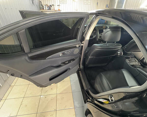 Черный Лексус ЛС, объемом двигателя 4.61 л и пробегом 190 тыс. км за 13500 $, фото 15 на Automoto.ua