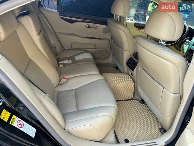 Черный Лексус ЛС, объемом двигателя 4.97 л и пробегом 300 тыс. км за 12000 $, фото 10 на Automoto.ua