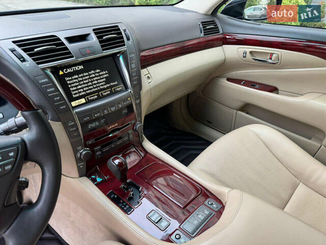 Черный Лексус ЛС, объемом двигателя 4.6 л и пробегом 285 тыс. км за 12999 $, фото 50 на Automoto.ua