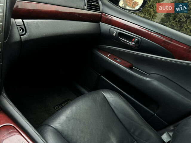 Черный Лексус ЛС, объемом двигателя 4.6 л и пробегом 175 тыс. км за 9900 $, фото 58 на Automoto.ua