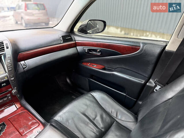 Чорний Лексус ЛС, об'ємом двигуна 4.6 л та пробігом 260 тис. км за 6999 $, фото 28 на Automoto.ua