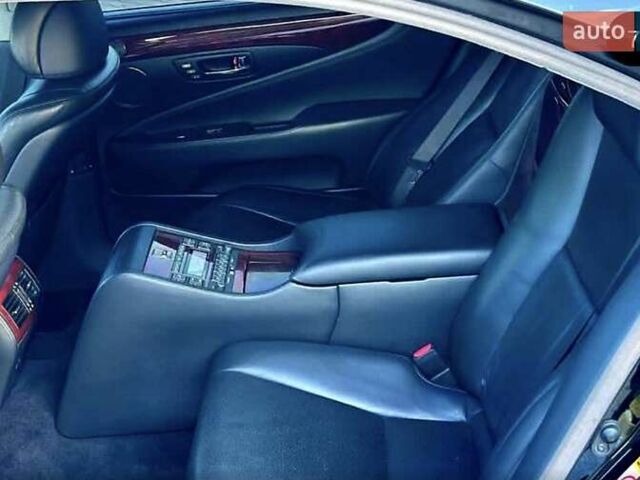 Черный Лексус ЛС, объемом двигателя 4.6 л и пробегом 285 тыс. км за 9999 $, фото 3 на Automoto.ua