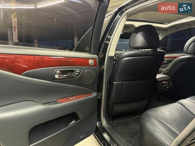 Черный Лексус ЛС, объемом двигателя 4.61 л и пробегом 220 тыс. км за 11500 $, фото 22 на Automoto.ua