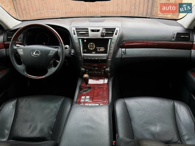 Черный Лексус ЛС, объемом двигателя 4.6 л и пробегом 175 тыс. км за 9900 $, фото 41 на Automoto.ua