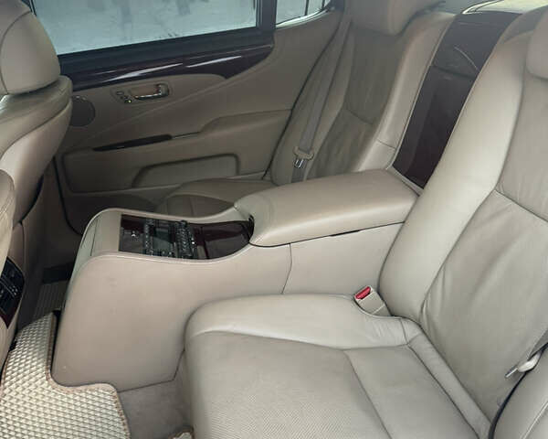 Черный Лексус ЛС, объемом двигателя 4.61 л и пробегом 393 тыс. км за 8500 $, фото 6 на Automoto.ua