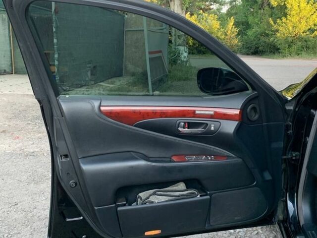 Черный Лексус ЛС, объемом двигателя 4.6 л и пробегом 176 тыс. км за 8500 $, фото 6 на Automoto.ua