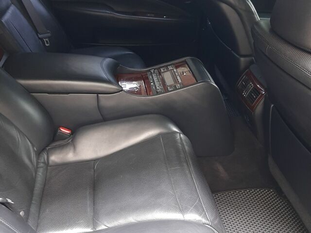 Черный Лексус ЛС, объемом двигателя 5 л и пробегом 229 тыс. км за 10500 $, фото 10 на Automoto.ua