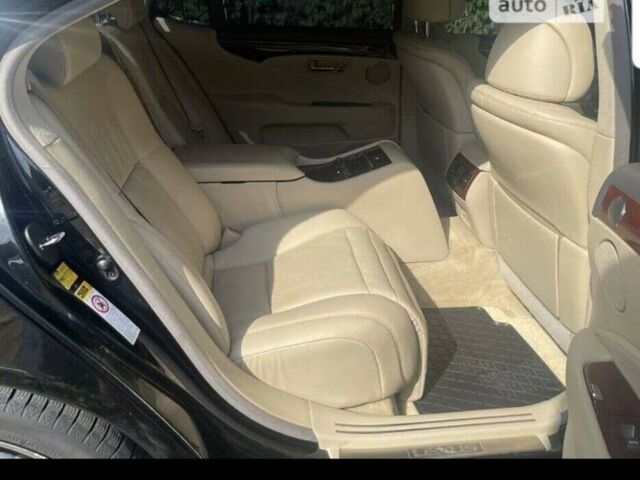 Черный Лексус ЛС, объемом двигателя 4.6 л и пробегом 130 тыс. км за 14000 $, фото 10 на Automoto.ua