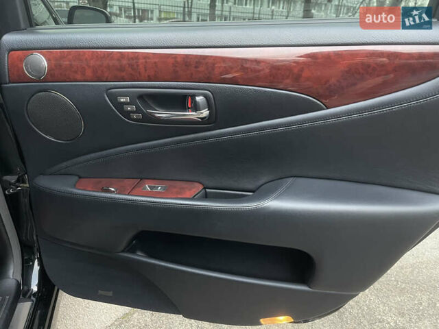 Черный Лексус ЛС, объемом двигателя 4.61 л и пробегом 235 тыс. км за 11999 $, фото 46 на Automoto.ua