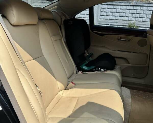 Чорний Лексус ЛС, об'ємом двигуна 4.6 л та пробігом 200 тис. км за 11800 $, фото 11 на Automoto.ua