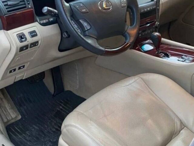 Черный Лексус ЛС, объемом двигателя 4.6 л и пробегом 130 тыс. км за 14000 $, фото 3 на Automoto.ua