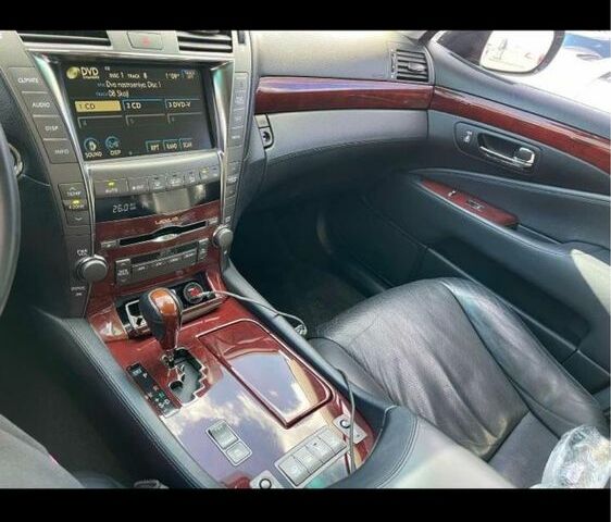 Черный Лексус ЛС, объемом двигателя 4.6 л и пробегом 142 тыс. км за 16000 $, фото 11 на Automoto.ua