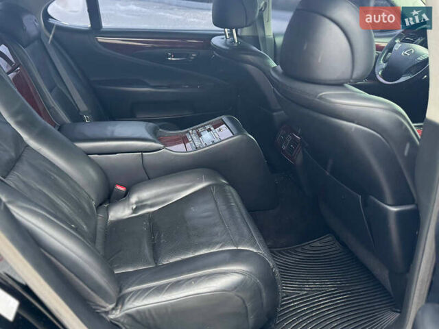 Черный Лексус ЛС, объемом двигателя 4.6 л и пробегом 278 тыс. км за 8900 $, фото 23 на Automoto.ua