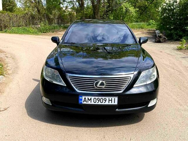 Чорний Лексус ЛС, об'ємом двигуна 4.6 л та пробігом 300 тис. км за 8599 $, фото 1 на Automoto.ua