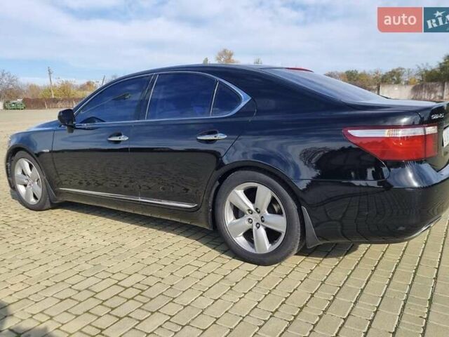 Черный Лексус ЛС, объемом двигателя 4.6 л и пробегом 246 тыс. км за 12500 $, фото 1 на Automoto.ua