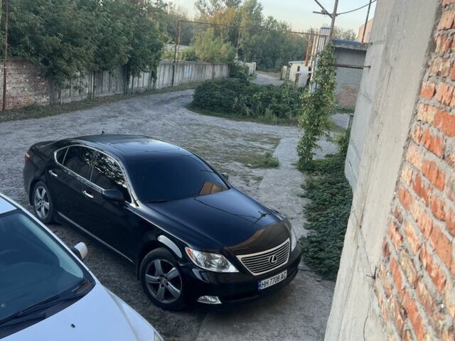 Черный Лексус ЛС, объемом двигателя 4.6 л и пробегом 375 тыс. км за 9800 $, фото 2 на Automoto.ua