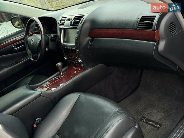 Черный Лексус ЛС, объемом двигателя 4.6 л и пробегом 175 тыс. км за 9900 $, фото 54 на Automoto.ua