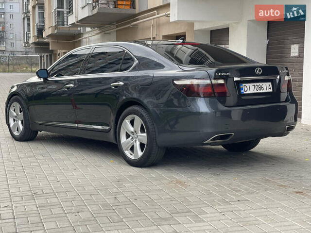 Черный Лексус ЛС, объемом двигателя 4.61 л и пробегом 355 тыс. км за 9400 $, фото 1 на Automoto.ua