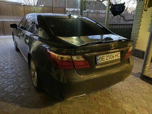 Черный Лексус ЛС, объемом двигателя 4.6 л и пробегом 300 тыс. км за 16000 $, фото 5 на Automoto.ua