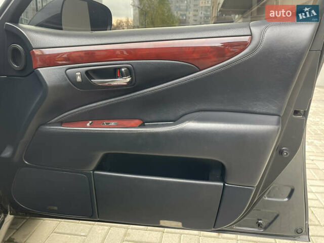 Черный Лексус ЛС, объемом двигателя 4.61 л и пробегом 355 тыс. км за 9400 $, фото 14 на Automoto.ua