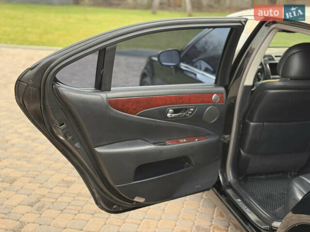 Черный Лексус ЛС, объемом двигателя 4.97 л и пробегом 222 тыс. км за 9900 $, фото 19 на Automoto.ua