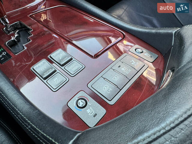 Черный Лексус ЛС, объемом двигателя 4.6 л и пробегом 251 тыс. км за 12500 $, фото 29 на Automoto.ua