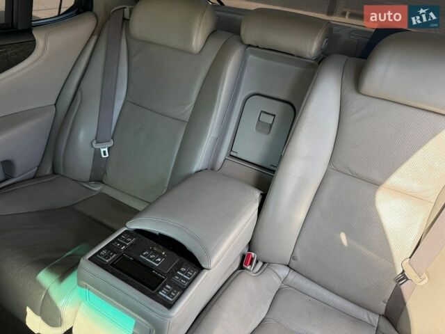Черный Лексус ЛС, объемом двигателя 4.61 л и пробегом 433 тыс. км за 9900 $, фото 11 на Automoto.ua