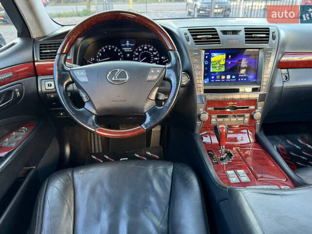 Черный Лексус ЛС, объемом двигателя 4.6 л и пробегом 251 тыс. км за 12500 $, фото 23 на Automoto.ua