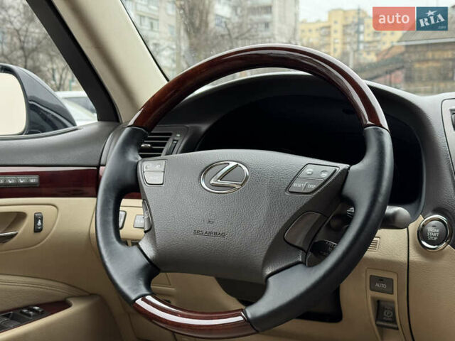 Черный Лексус ЛС, объемом двигателя 4.61 л и пробегом 138 тыс. км за 9999 $, фото 18 на Automoto.ua