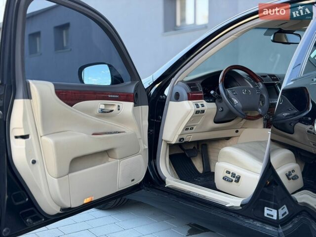 Черный Лексус ЛС, объемом двигателя 4.61 л и пробегом 235 тыс. км за 10950 $, фото 43 на Automoto.ua