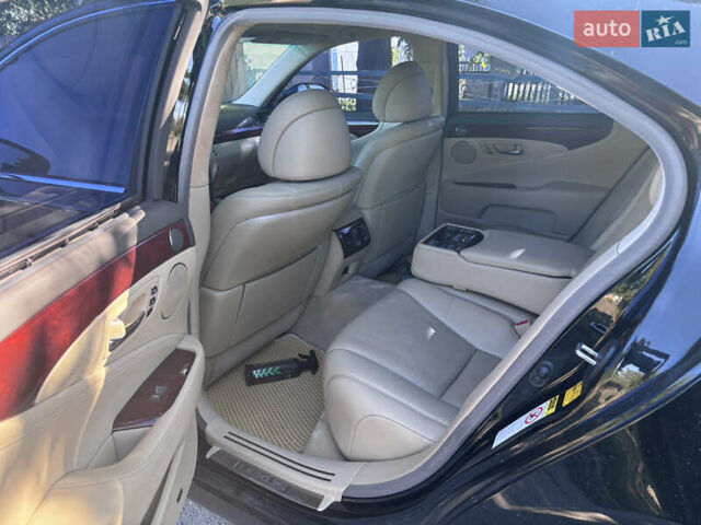 Черный Лексус ЛС, объемом двигателя 4.6 л и пробегом 220 тыс. км за 11999 $, фото 7 на Automoto.ua