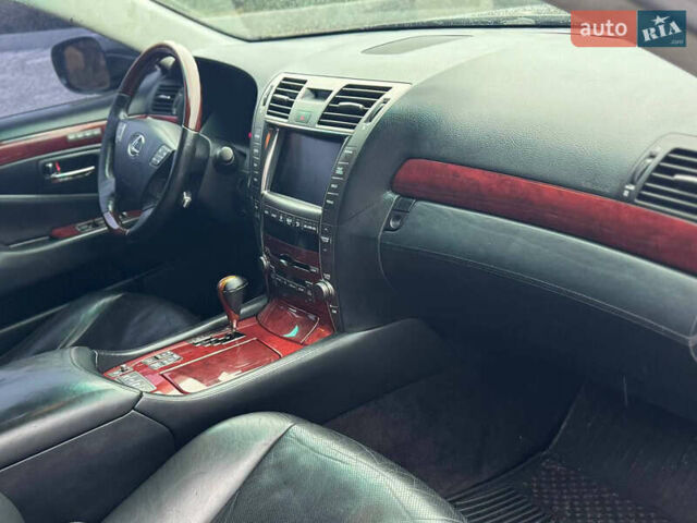 Чорний Лексус ЛС, об'ємом двигуна 0 л та пробігом 272 тис. км за 8500 $, фото 5 на Automoto.ua