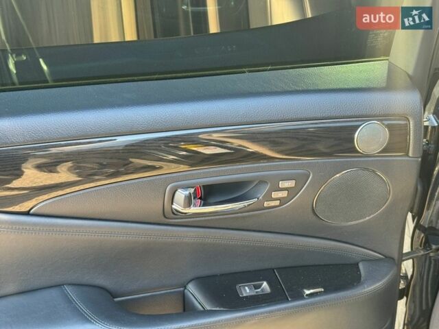 Черный Лексус ЛС, объемом двигателя 4.61 л и пробегом 373 тыс. км за 9300 $, фото 16 на Automoto.ua