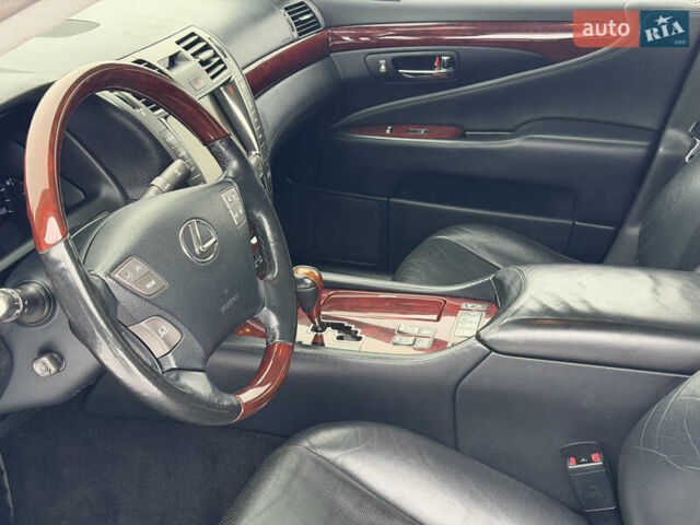 Черный Лексус ЛС, объемом двигателя 4.6 л и пробегом 277 тыс. км за 14999 $, фото 28 на Automoto.ua