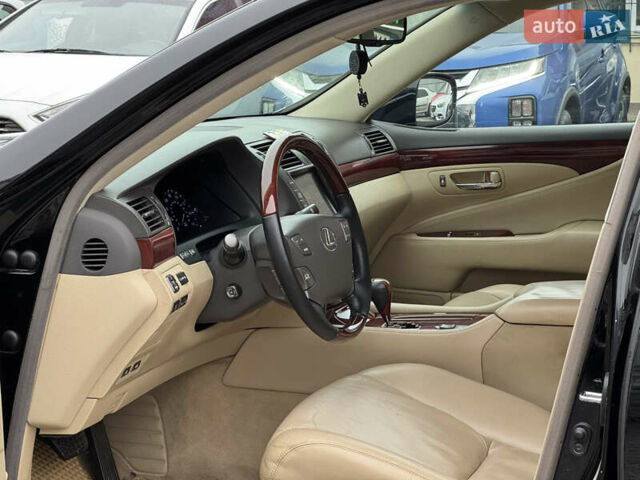 Черный Лексус ЛС, объемом двигателя 4.61 л и пробегом 138 тыс. км за 9999 $, фото 26 на Automoto.ua