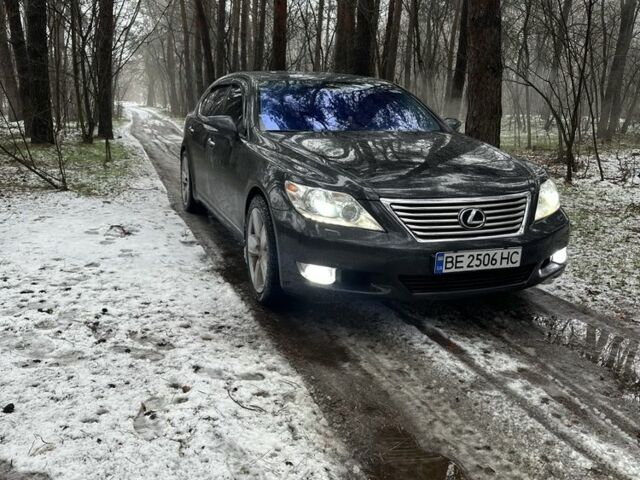 Черный Лексус ЛС, объемом двигателя 4.6 л и пробегом 3 тыс. км за 12000 $, фото 1 на Automoto.ua