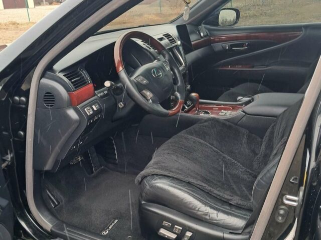 Черный Лексус ЛС, объемом двигателя 4.61 л и пробегом 270 тыс. км за 11400 $, фото 9 на Automoto.ua
